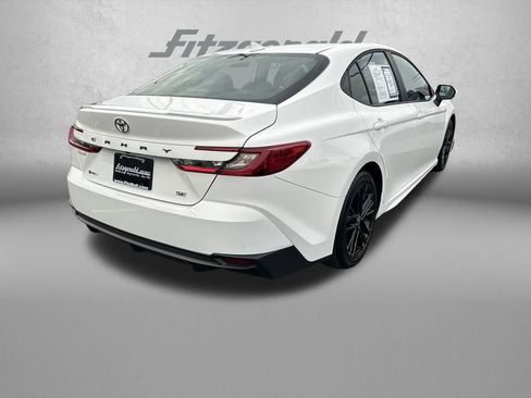 Used 2025 Toyota Camry SE image 7