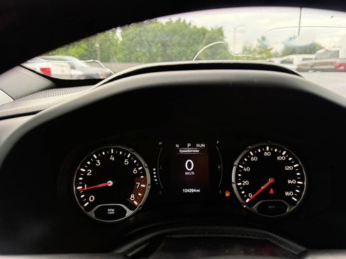 Used 2020 Jeep Renegade Latitude FWD image 30