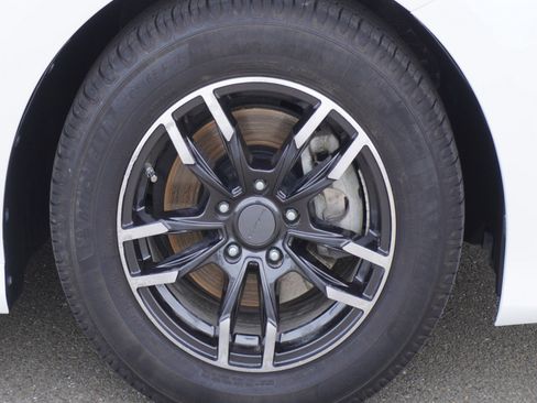 Used 2018 Toyota Camry LE image 5