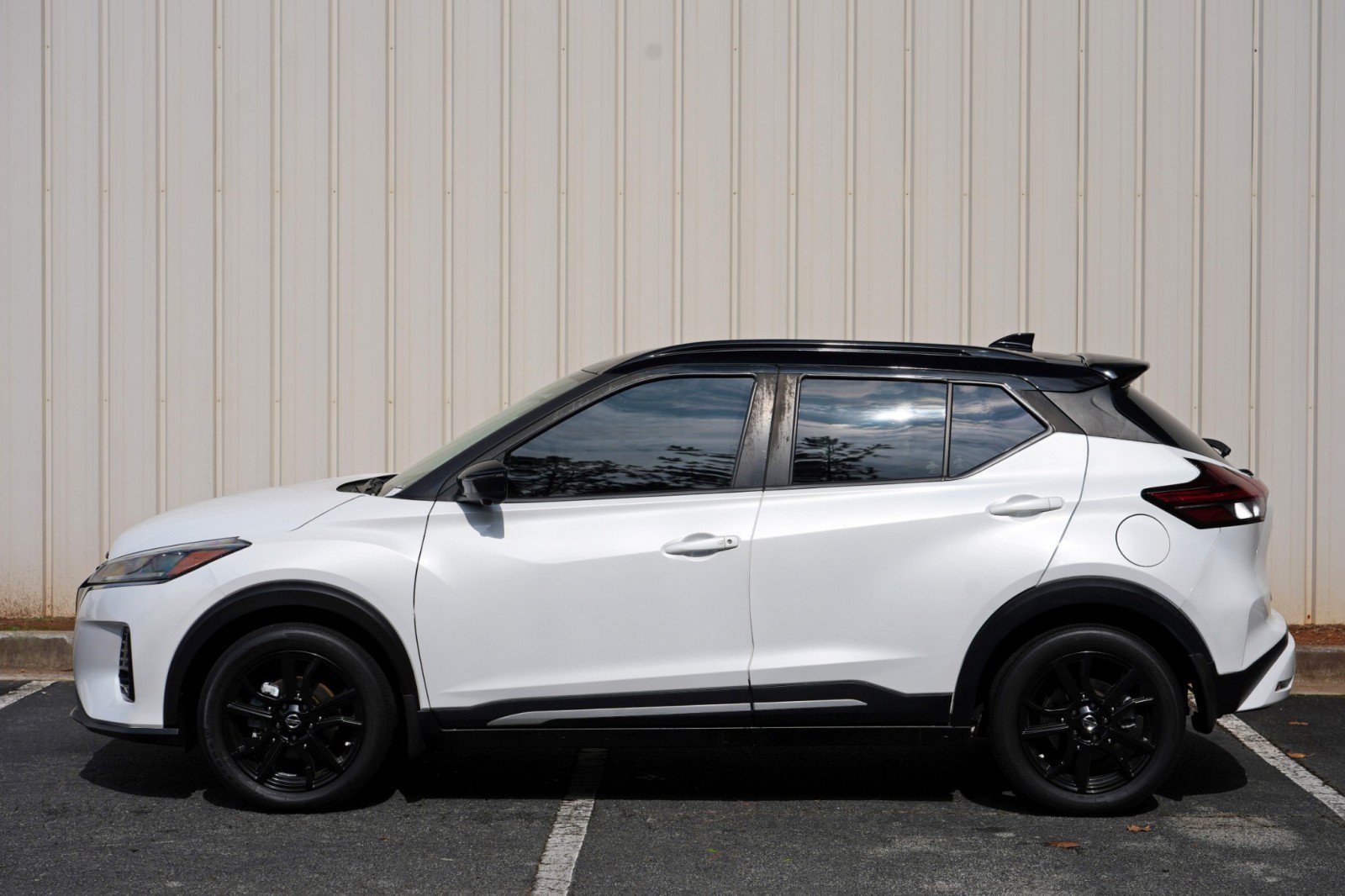 Used 2021 Nissan Kicks SR FWD image 40