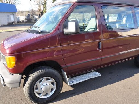 Used 2005 Ford E-350 and Econoline 350 XL RWD image 5