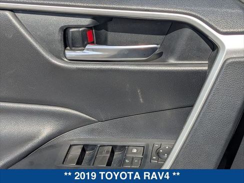 Used 2019 Toyota RAV4 XLE FWD image 11
