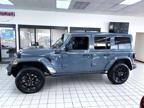 Used 2025 Jeep Wrangler Unlimited Sahara w/ Safety Group AWD/4WD image 5