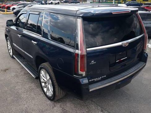 Used 2018 Cadillac Escalade Premium Luxury RWD image 8