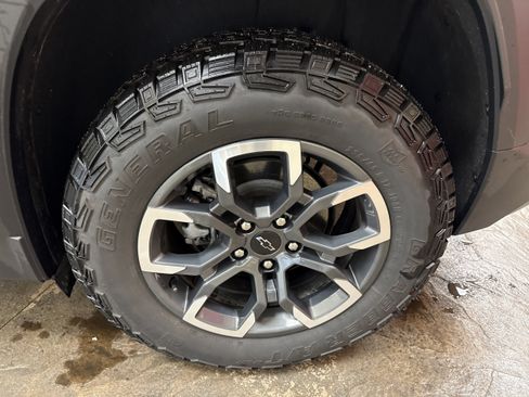 Used 2025 Chevrolet Equinox ACTIV w/ Safety and Technology Package FWD image 8