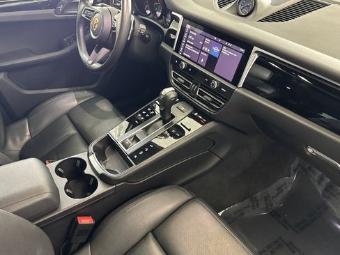 Used 2023 Porsche Macan AWD/4WD image 34