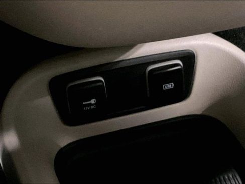 Used 2018 Chrysler Pacifica Limited FWD image 34