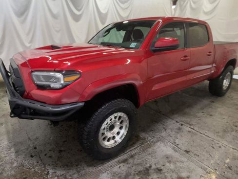 Used 2023 Toyota Tacoma TRD Sport AWD/4WD image 4