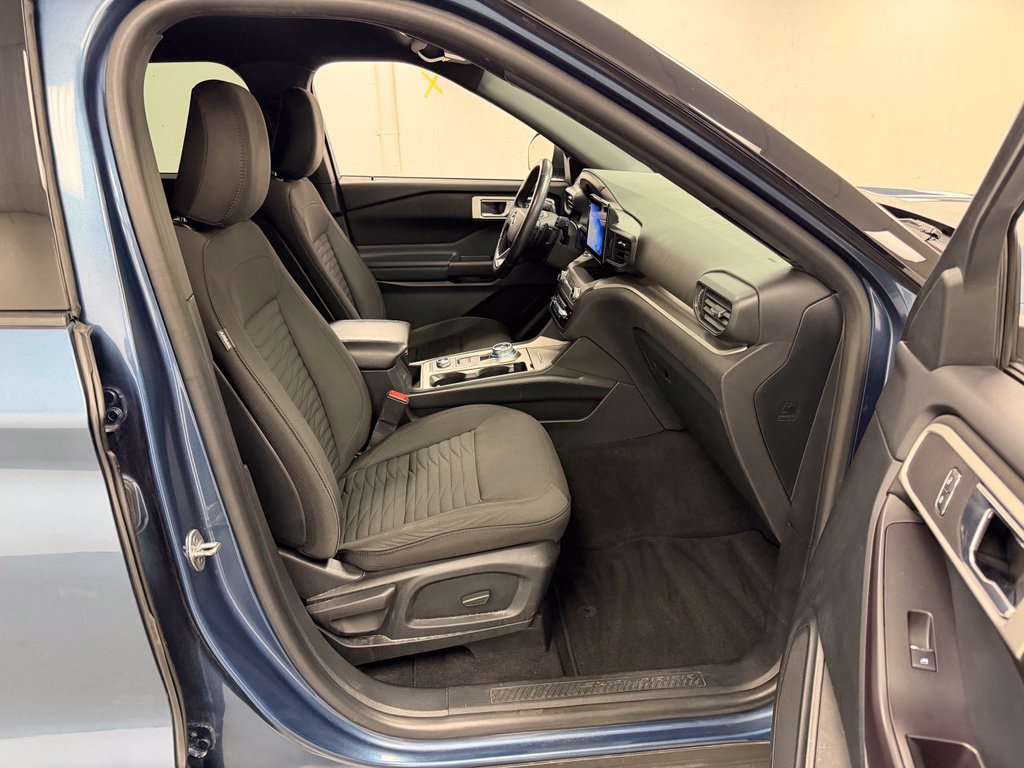 Used 2020 Ford Explorer XLT w/ Comfort Package AWD/4WD image 10