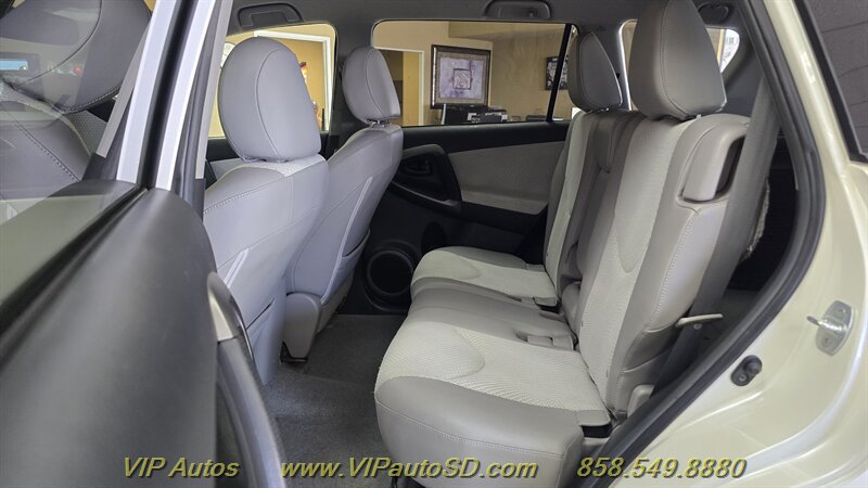 Used 2013 Toyota RAV4 EV FWD image 17