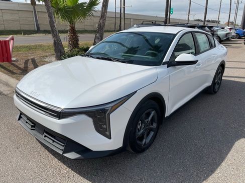 New 2026 Kia K4 LXS image 3