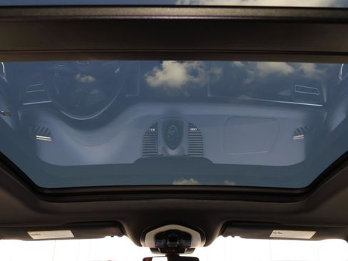 Used 2023 Porsche Macan S image 13