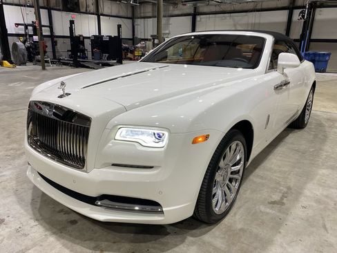Used 2021 Rolls-Royce Dawn RWD image 21
