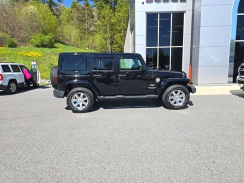 Certified 2017 Jeep Wrangler Unlimited Sahara w/ Dual Top Group AWD/4WD image 7