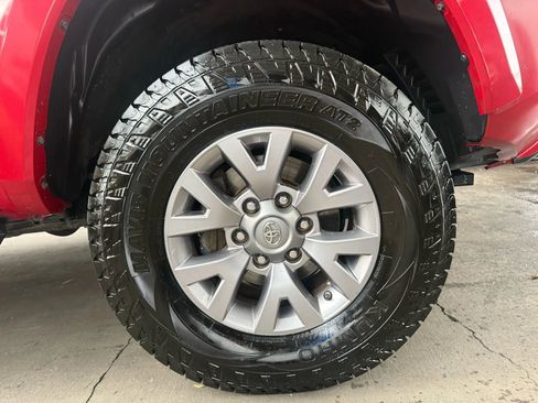 Used 2017 Toyota Tacoma SR5 w/ Tow Package image 25