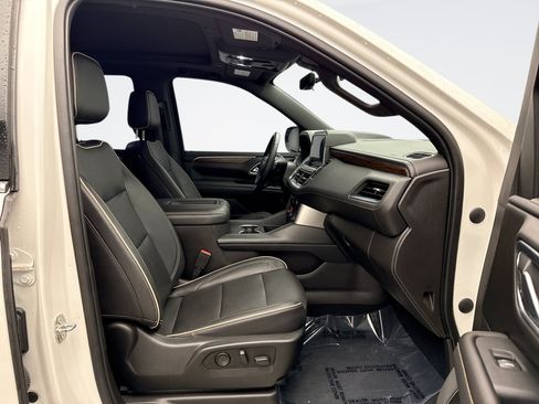 Used 2021 Chevrolet Tahoe Premier w/ Premium Package AWD/4WD image 19