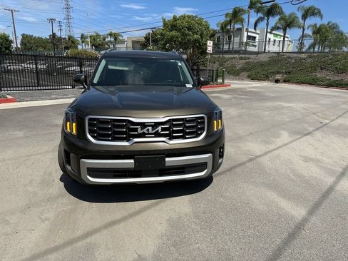 Certified 2024 Kia Telluride S w/ S Sunroof Package AWD/4WD image 8