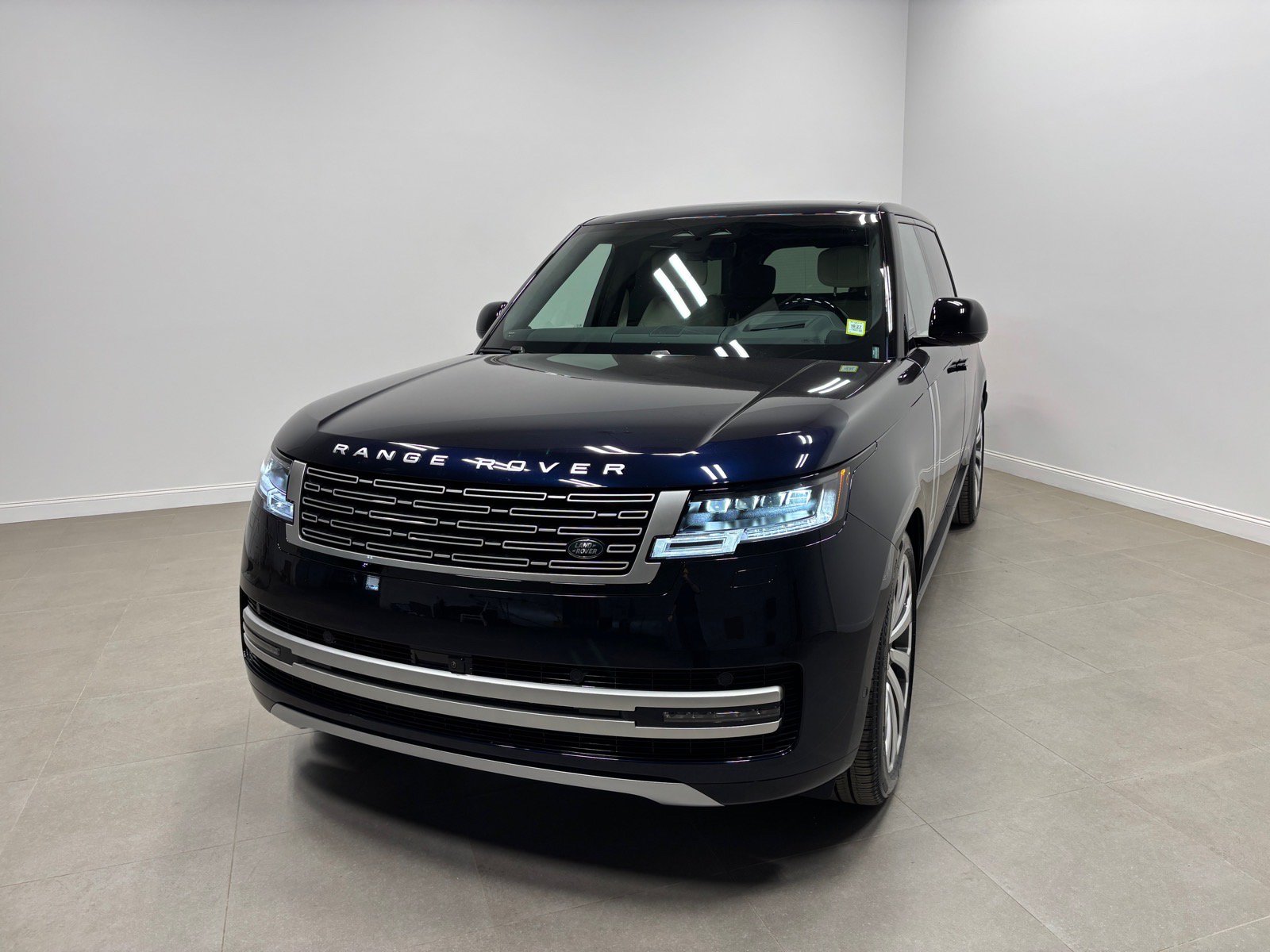 New 2027 Land Rover Range Rover Long Wheelbase Autobiography AWD/4WD image 2