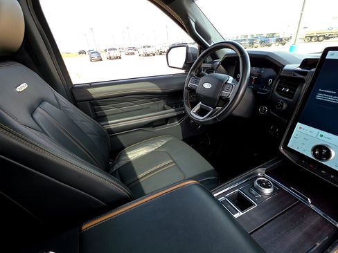 Used 2023 Ford Expedition Platinum image 16