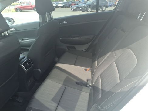 Used 2022 Kia Sportage LX AWD/4WD image 8