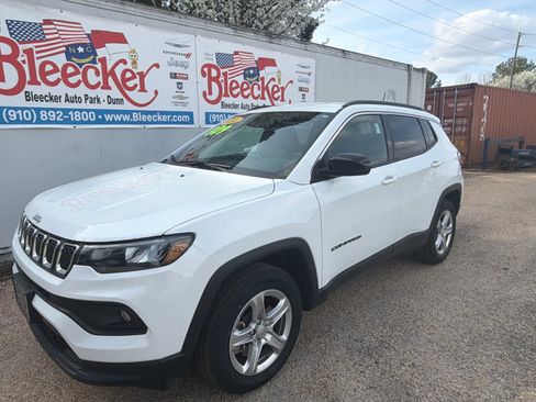 Used 2024 Jeep Compass Latitude image 6