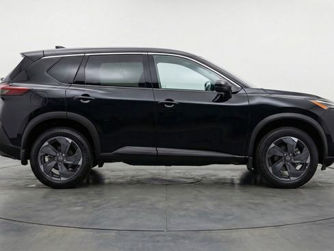 Used 2025 Nissan Rogue SV AWD/4WD image 11