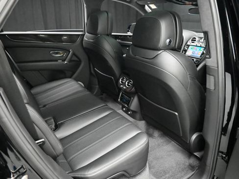 Used 2019 Bentley Bentayga AWD/4WD image 69