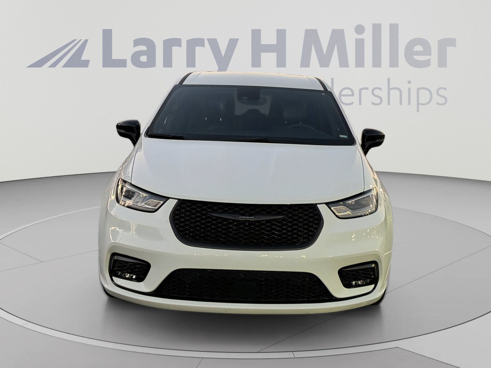 Used 2024 Chrysler Pacifica Limited FWD image 8