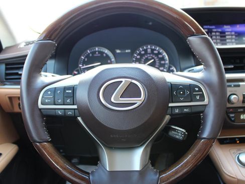 Used 2017 Lexus ES 350 w/ Navigation System Package image 18