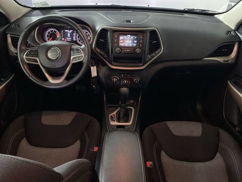 Used 2017 Jeep Cherokee Sport FWD image 22
