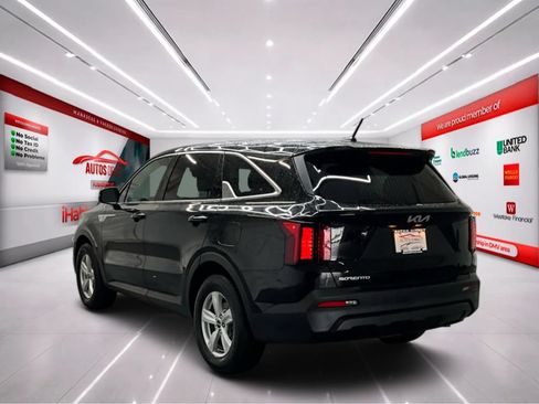 Used 2023 Kia Sorento LX FWD image 5
