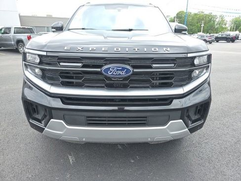 Used 2025 Ford Expedition Platinum AWD/4WD image 2