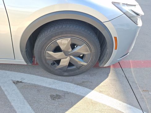 Used 2023 Toyota Prius LE image 11