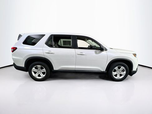 Used 2023 Honda Pilot LX image 4