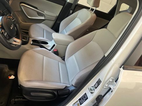 Used 2023 Kia Soul LX FWD image 9