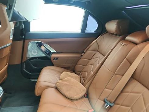 Used 2023 BMW 740i w/ Executive Package image 30