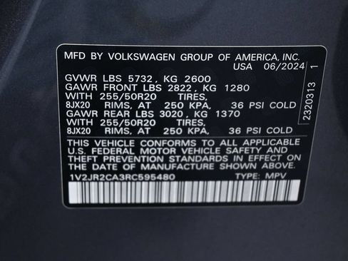 Used 2024 Volkswagen Atlas SE w/ Panoramic Sunroof Package FWD image 17
