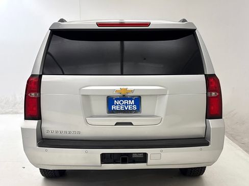 Used 2019 Chevrolet Suburban LT image 8
