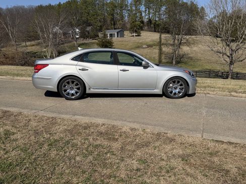 Used 2012 Hyundai Equus Signature RWD image 5