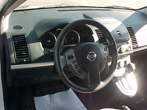 Used 2010 Nissan Sentra 2.0 SR image 19