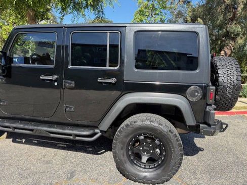 Used 2012 Jeep Wrangler Unlimited Rubicon w/ Connectivity Group AWD/4WD image 15