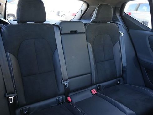 Used 2021 Volvo XC40 T5 R-Design image 21