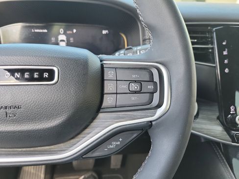 Used 2024 Jeep Wagoneer Series III image 27