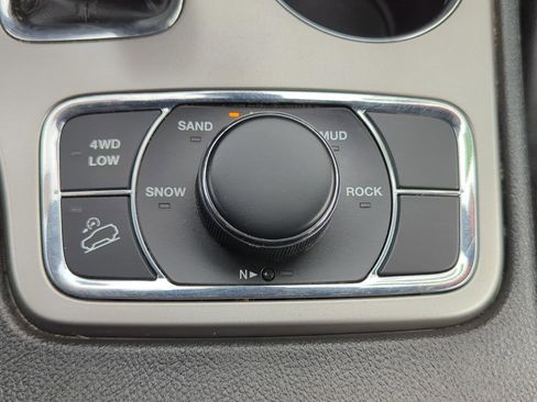 Used 2022 Jeep Grand Cherokee Laredo X image 28