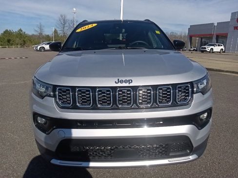 Used 2024 Jeep Compass Limited image 8