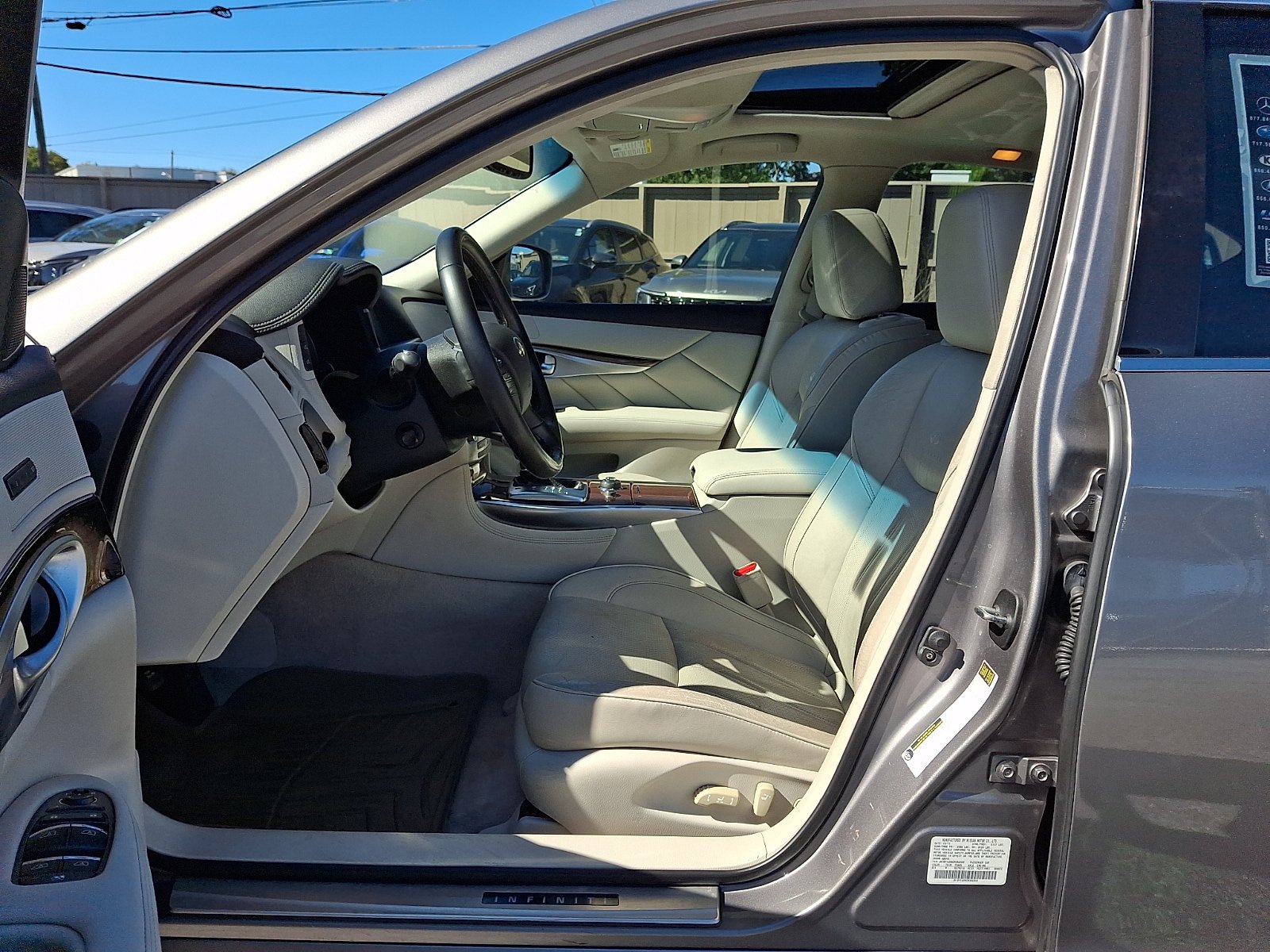 Used 2012 INFINITI M37 x w/ Deluxe Touring Pkg AWD/4WD image 14