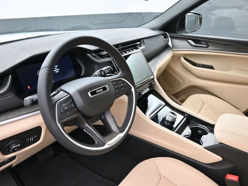 New 2025 Jeep Grand Cherokee L Limited w/ Luxury Tech Group II image 18