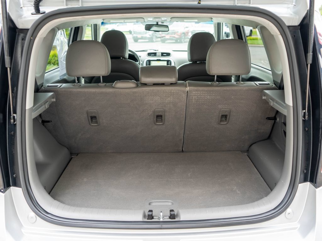 Used 2016 Kia Soul EV + FWD image 32