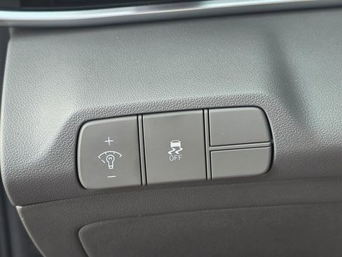 Certified 2025 Hyundai Elantra Sport image 31