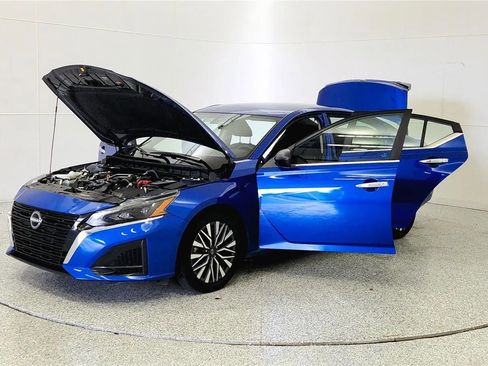 Used 2025 Nissan Altima 2.5 SV FWD image 10